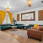 Banana Leaf Villa-Vintage Vibes Suites