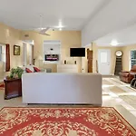 Modern Family Retreat Near Orlando Attractions