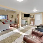 Modern Family Retreat Near Orlando Attractions