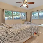 Modern Family Retreat Near Orlando Attractions