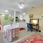 Modern Family Retreat Near Orlando Attractions