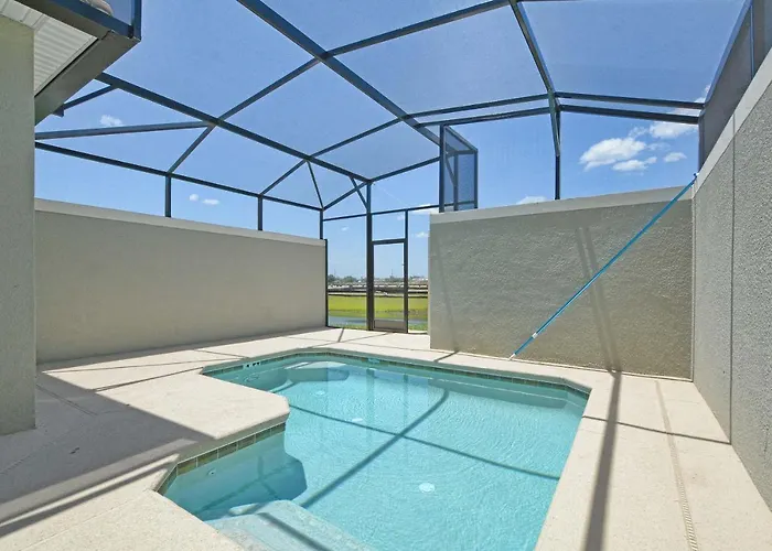 Storey Lake-5 Bedroom Townhome W/Splashpool-1621St