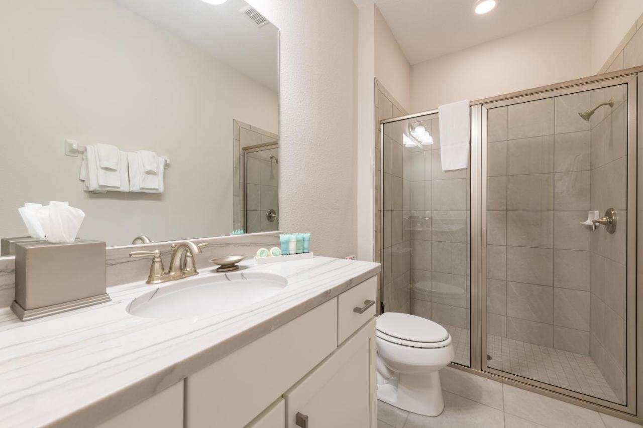 Holiday home Vibrant With Pool Table & Amenities Near By Rentyl - 7707g Orlando