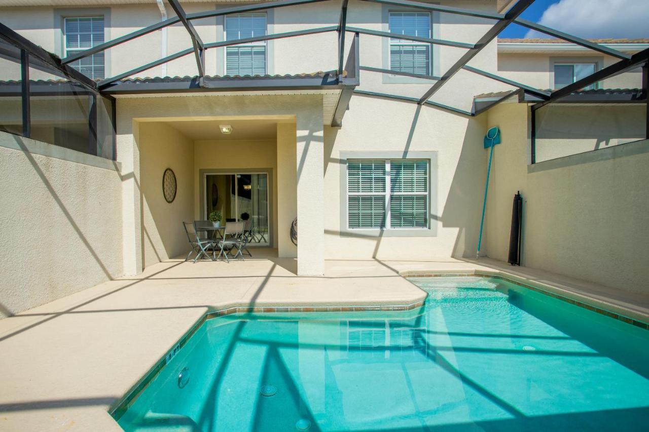 Holiday home Adorable 4 Bedrooms With Pool At Storey *