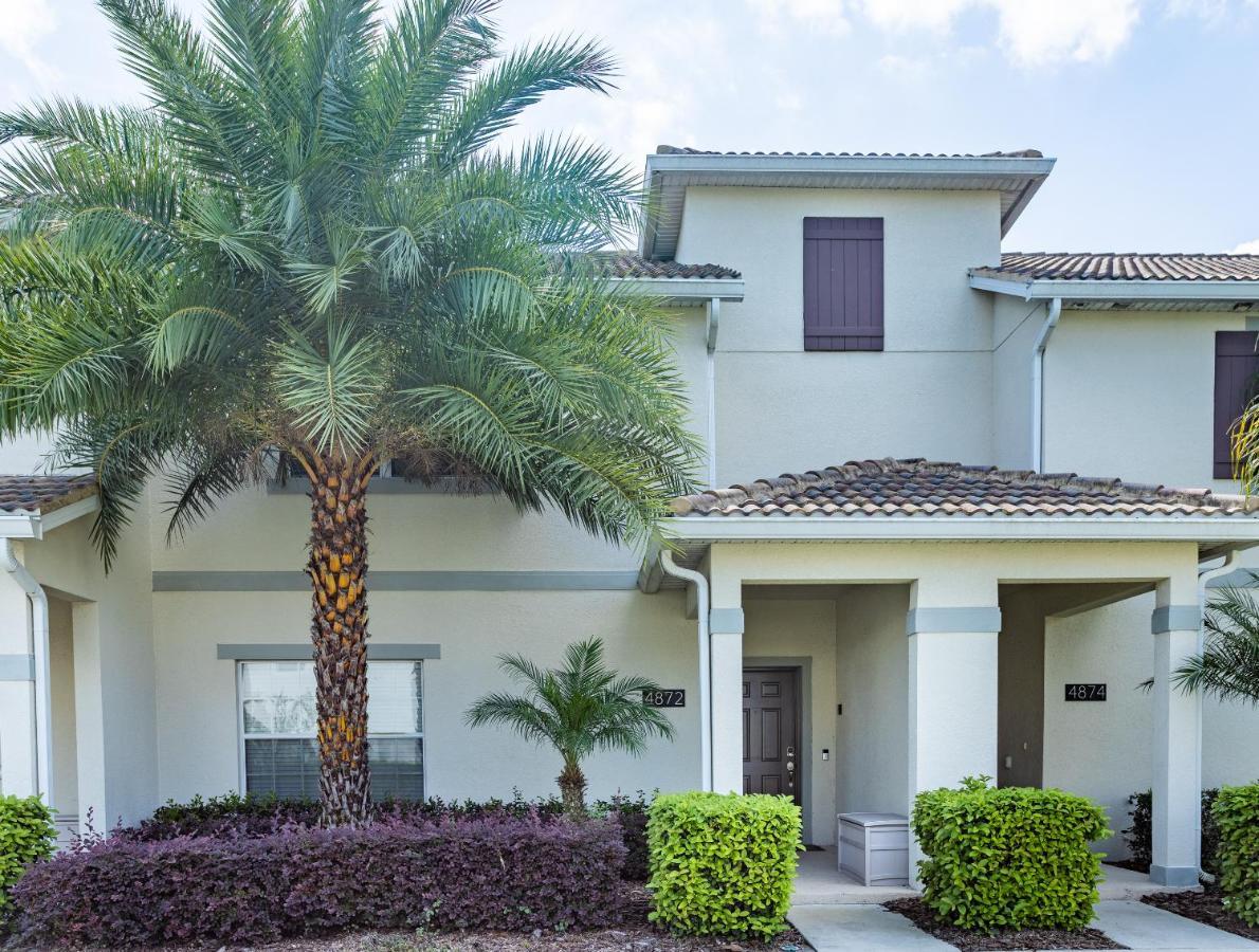 Holiday home Adorable 4 Bedrooms With Pool At Storey