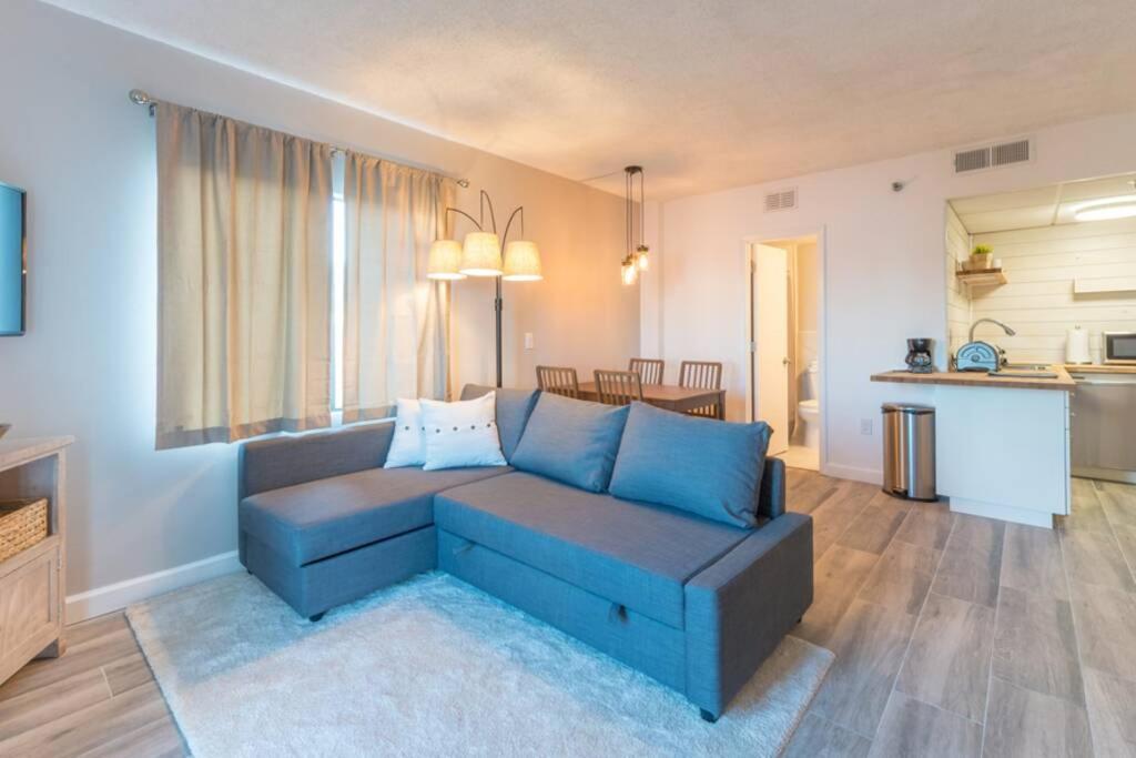 Deluxe W/ Lakeview - Free Parking/pool Orlando