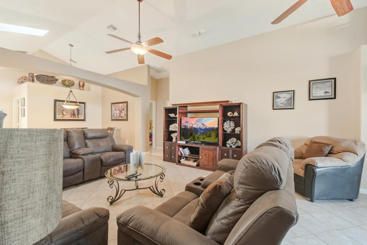 Holiday home Two Master Bedrooms Pool Private Yard Orlando