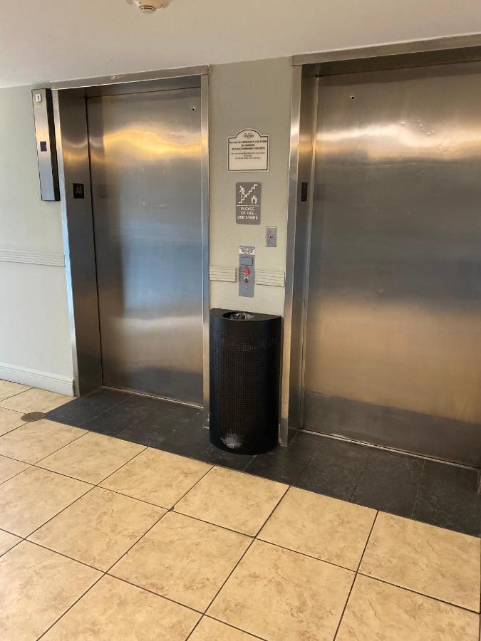 Deluxe W/ Lakeview - Free Parking/pool * Orlando