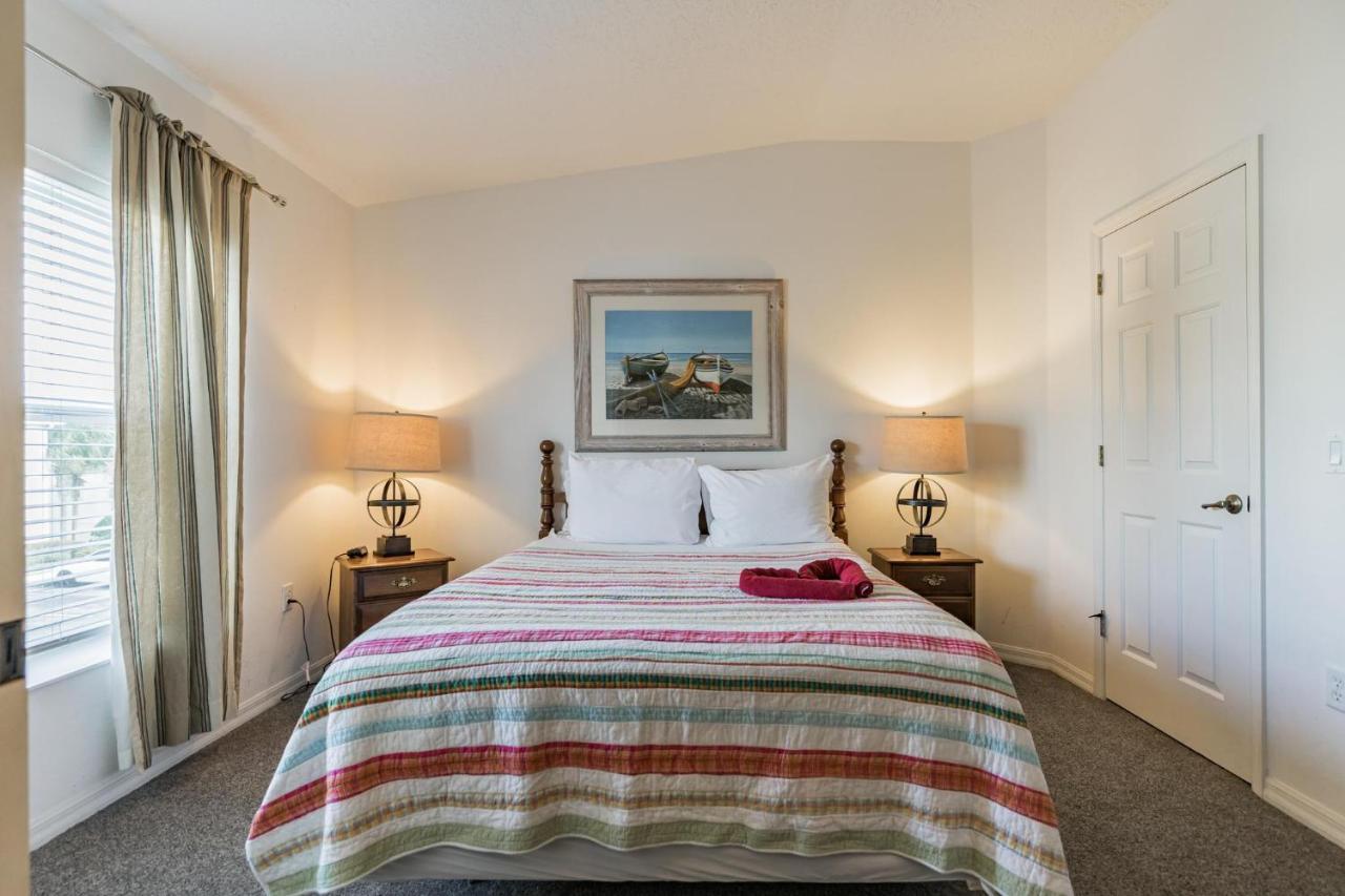 Huge Screened Patio That Overlooks Buck, Near Famous Attractions!!