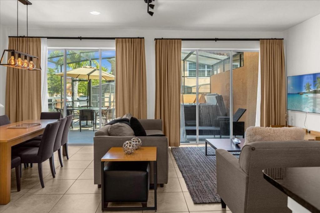3 Bedroom- 3 Bathroom Regal Oaks 2671rl Holiday home Orlando