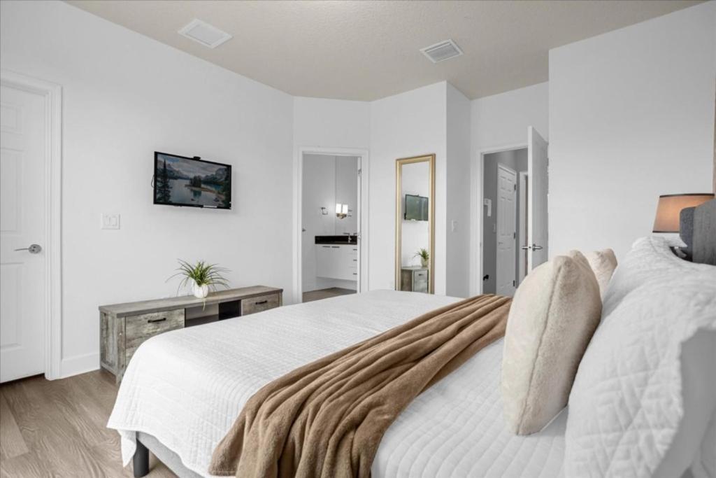 3 Bedrooms - 3 Bathroom The Retreat 1523 Rc