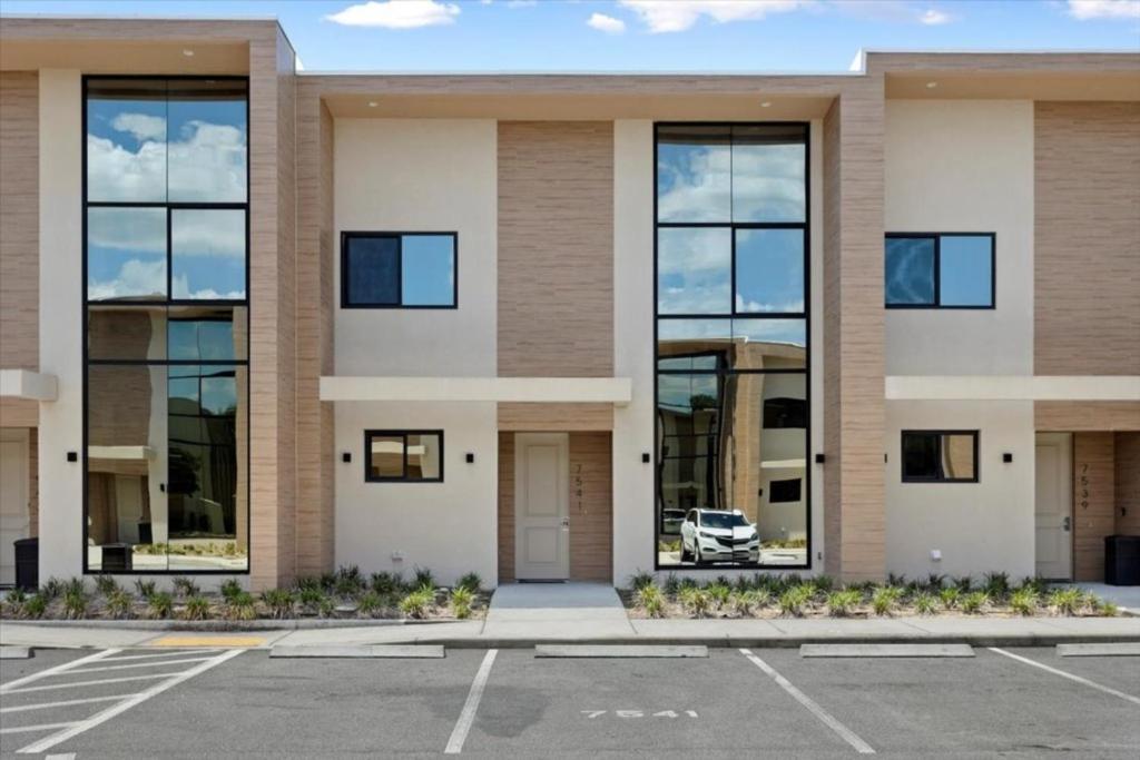 4 Bedrooms - 4,5 Bathrooms - Magic Village 7541 Bd * Orlando