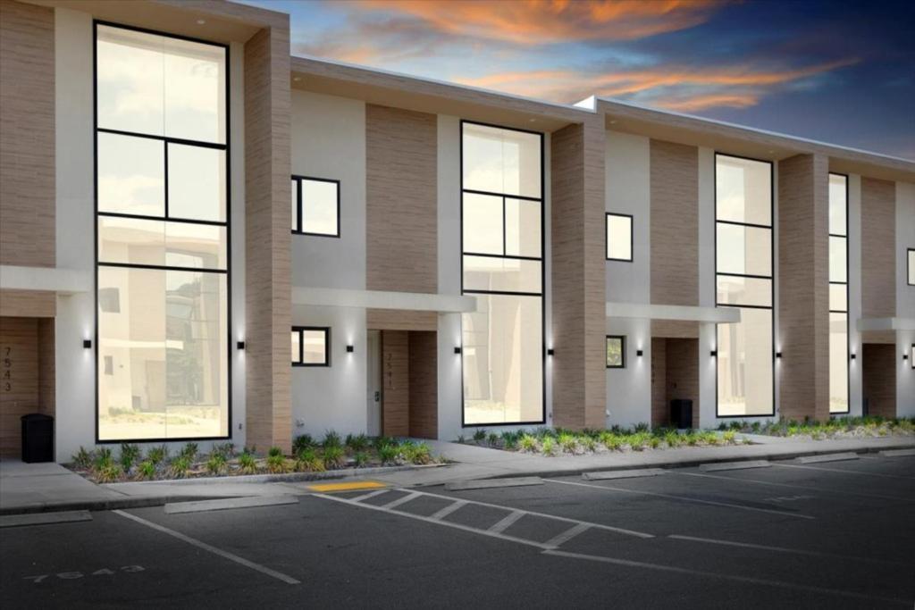 4 Bedrooms - 4,5 Bathrooms - Magic Village 7541 Bd *