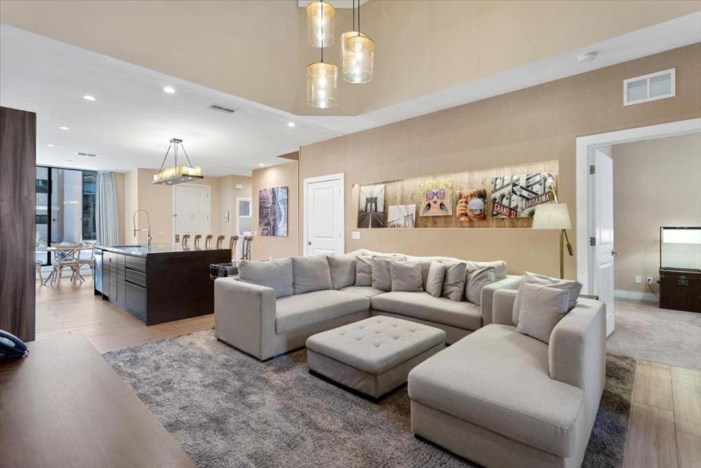 4 Bedrooms - 4,5 Bathrooms - Magic Village 7541 Bd Orlando