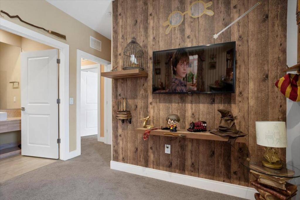 4 Bedrooms - 4,5 Bathrooms - Magic Village 7541 Bd *