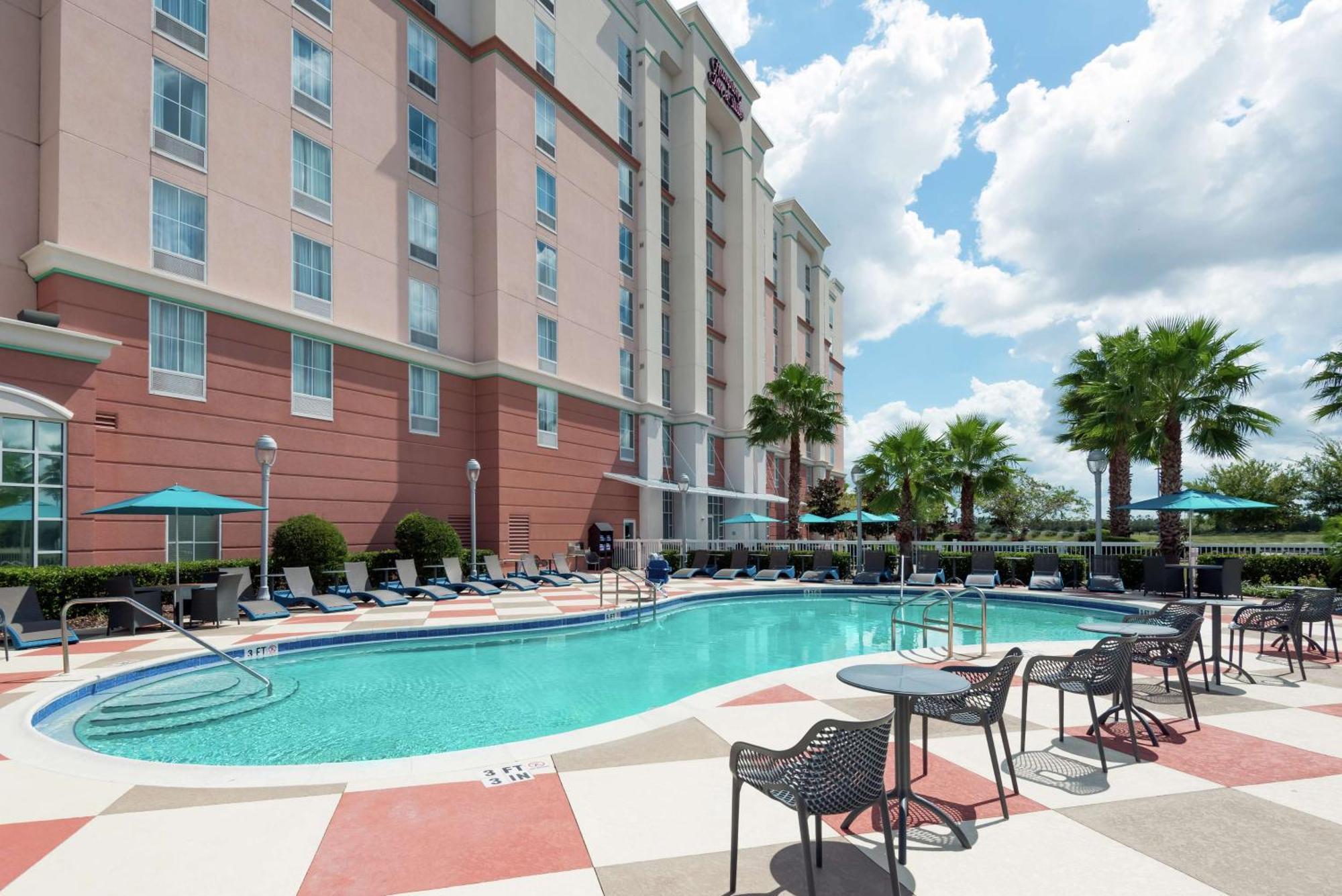 Hampton & Airport At Gateway Village Hotel Orlando