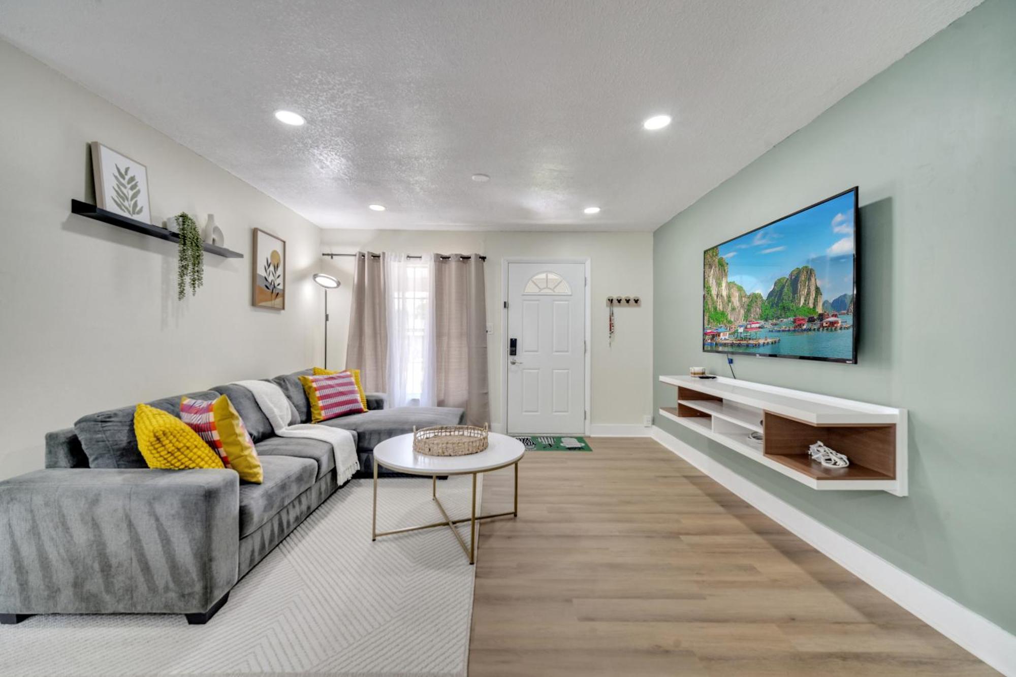 5br W Pool & Big Yard Near Universal *