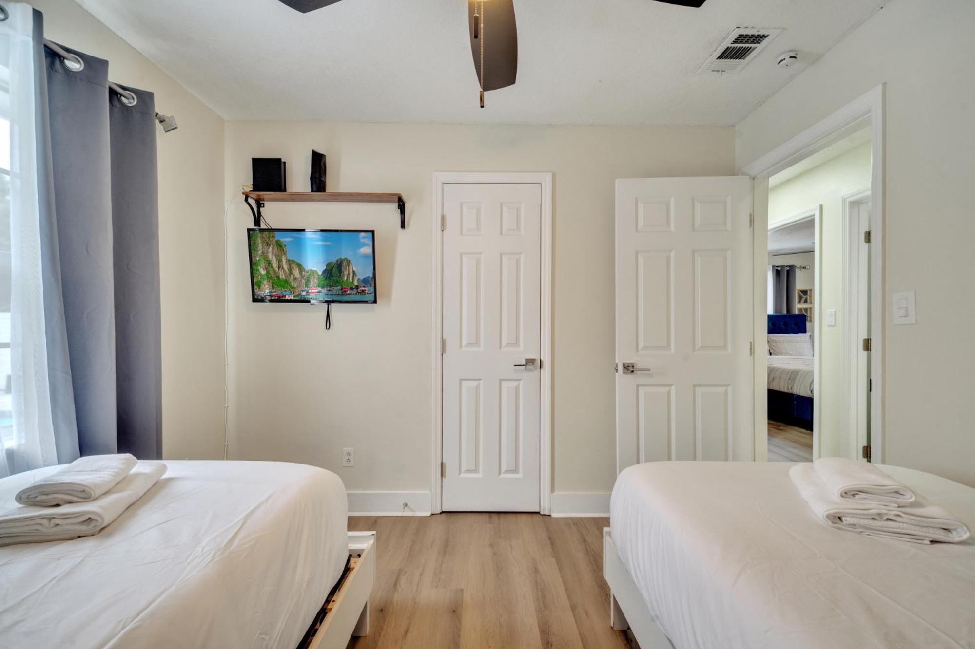 5br W Pool & Big Yard Near Universal Villa