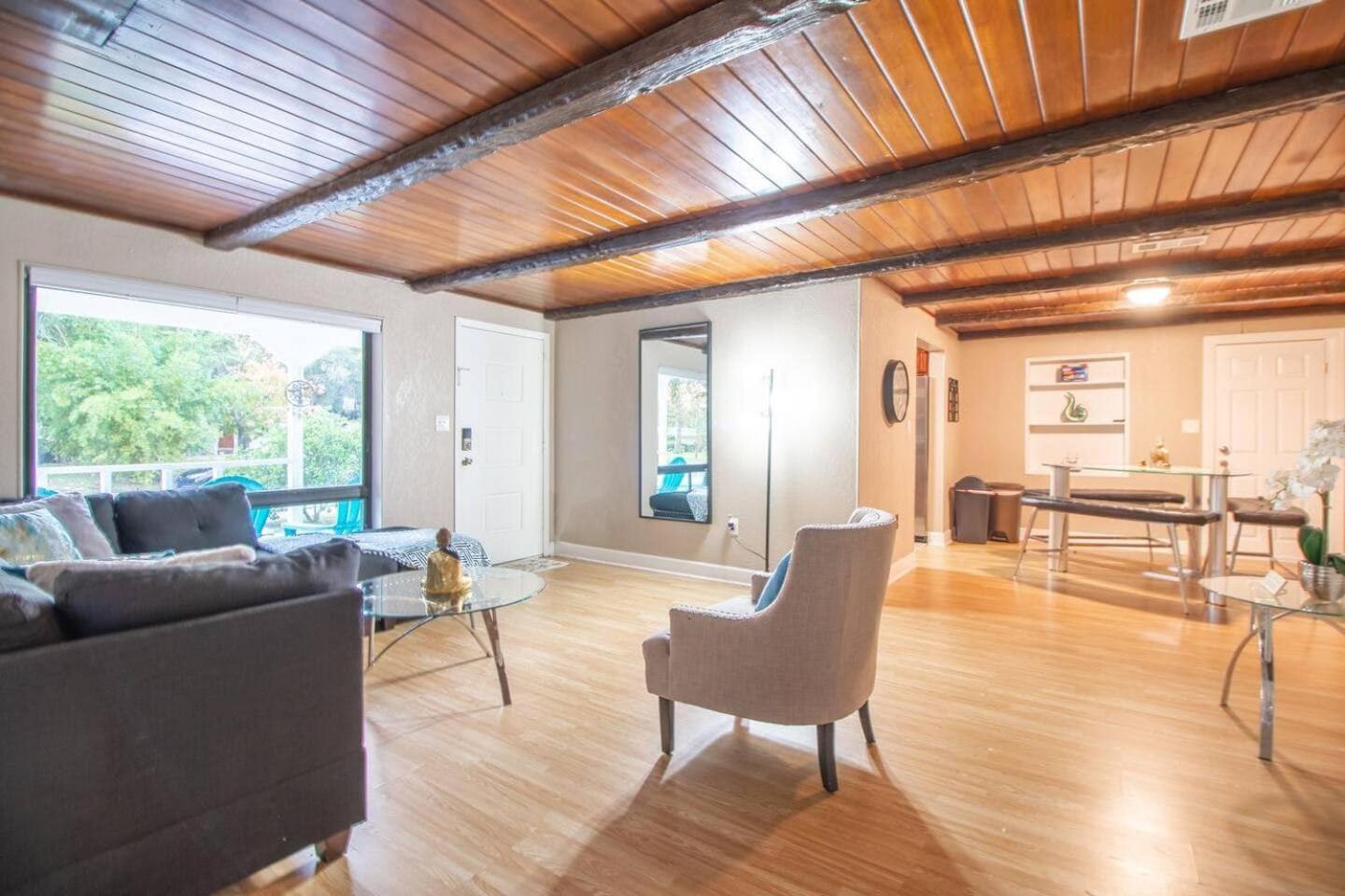 Holiday home 6br Urban Escape Pets Ok Fast Wi-fi *