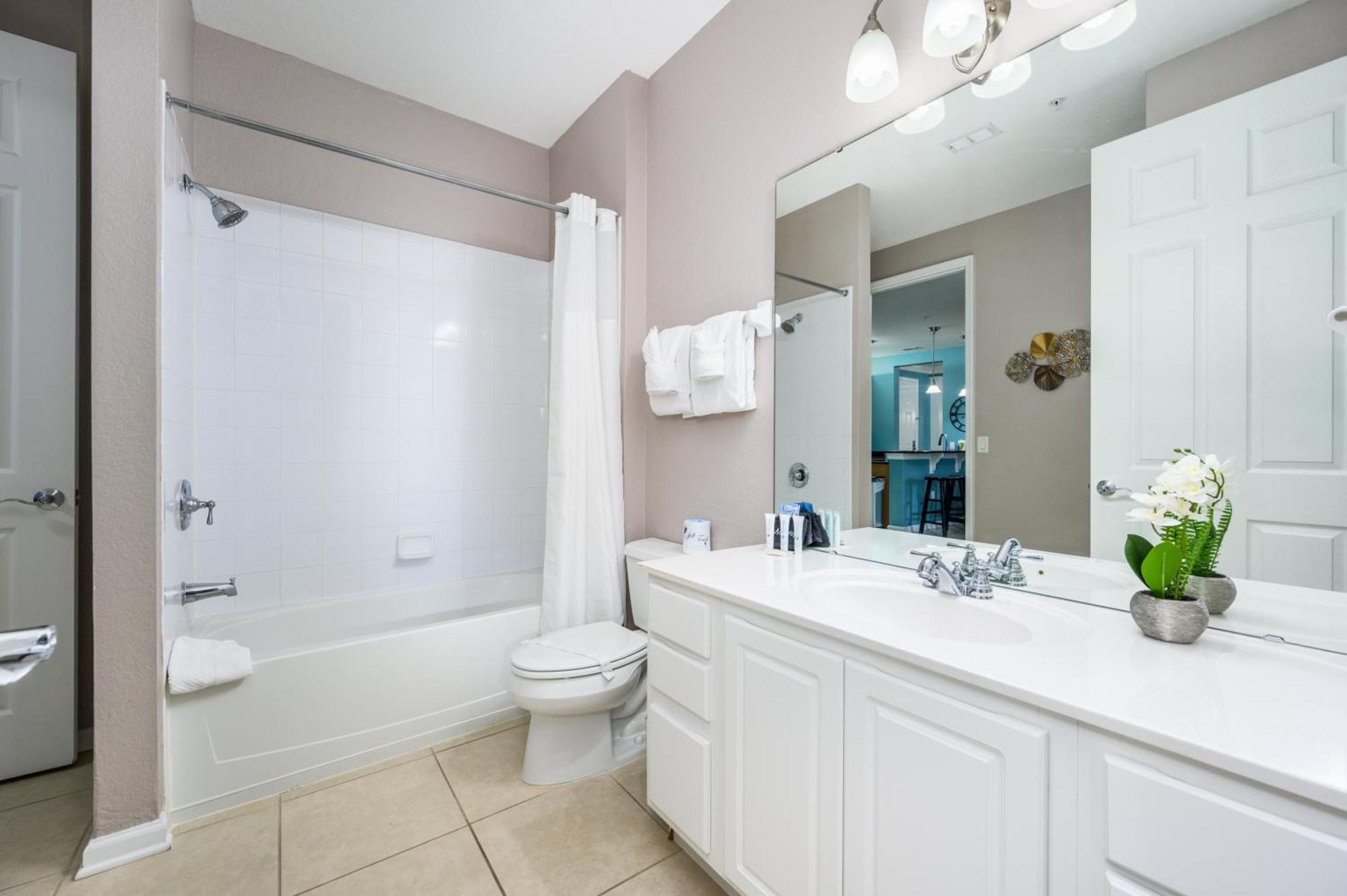 Luxury Lakeview Penthouse, Vista Cay 1027 Orlando