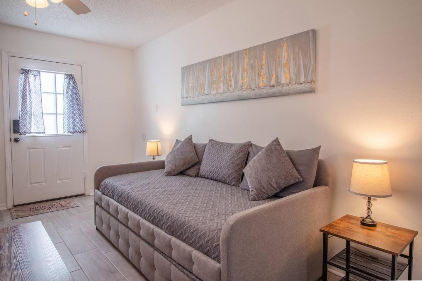 Holiday home Disney-area 1br Wi-fi Pets Ok *