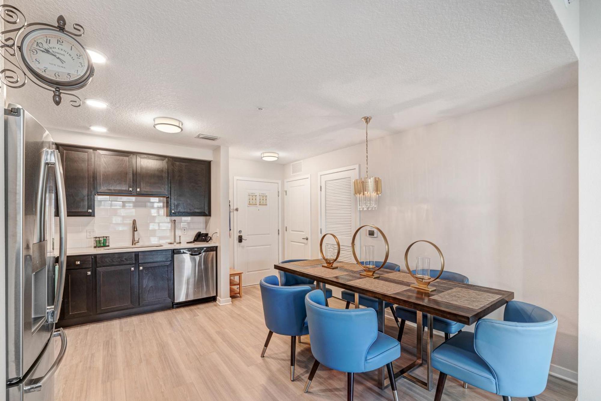 Modern 2br Near Icon Park, Convention Center And New Epic Universe Apartment *