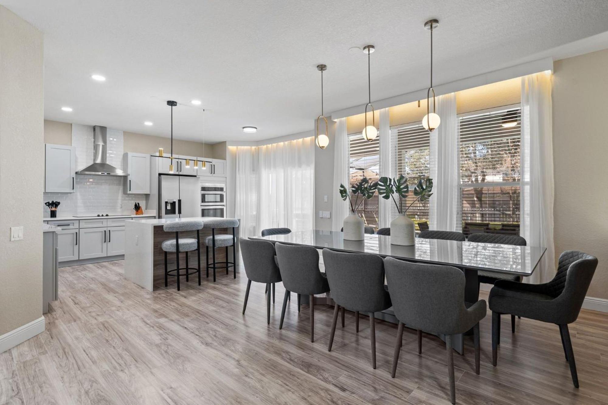 Luxurious 6br/4ba W/ Game And Private Pool Windsor Hills *