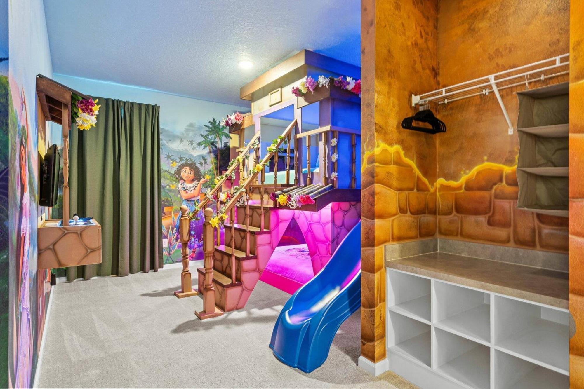 Luxury Living: 6br Near Seaworld Icon Park Holiday home Orlando