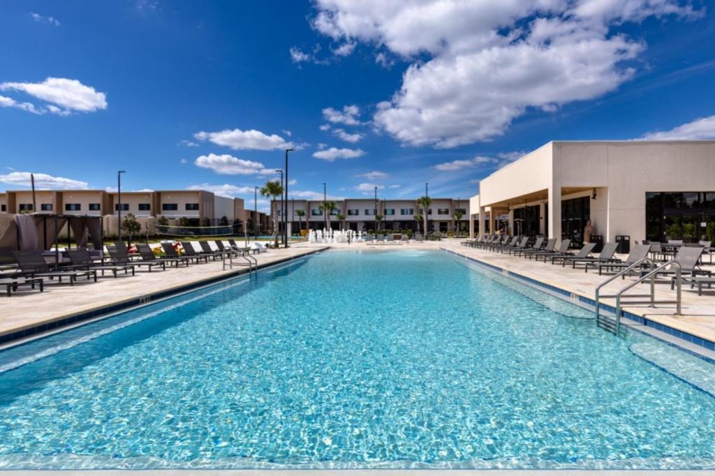 4 Bedrooms - 4,5 Bathrooms - Magic Village 7541 Bd