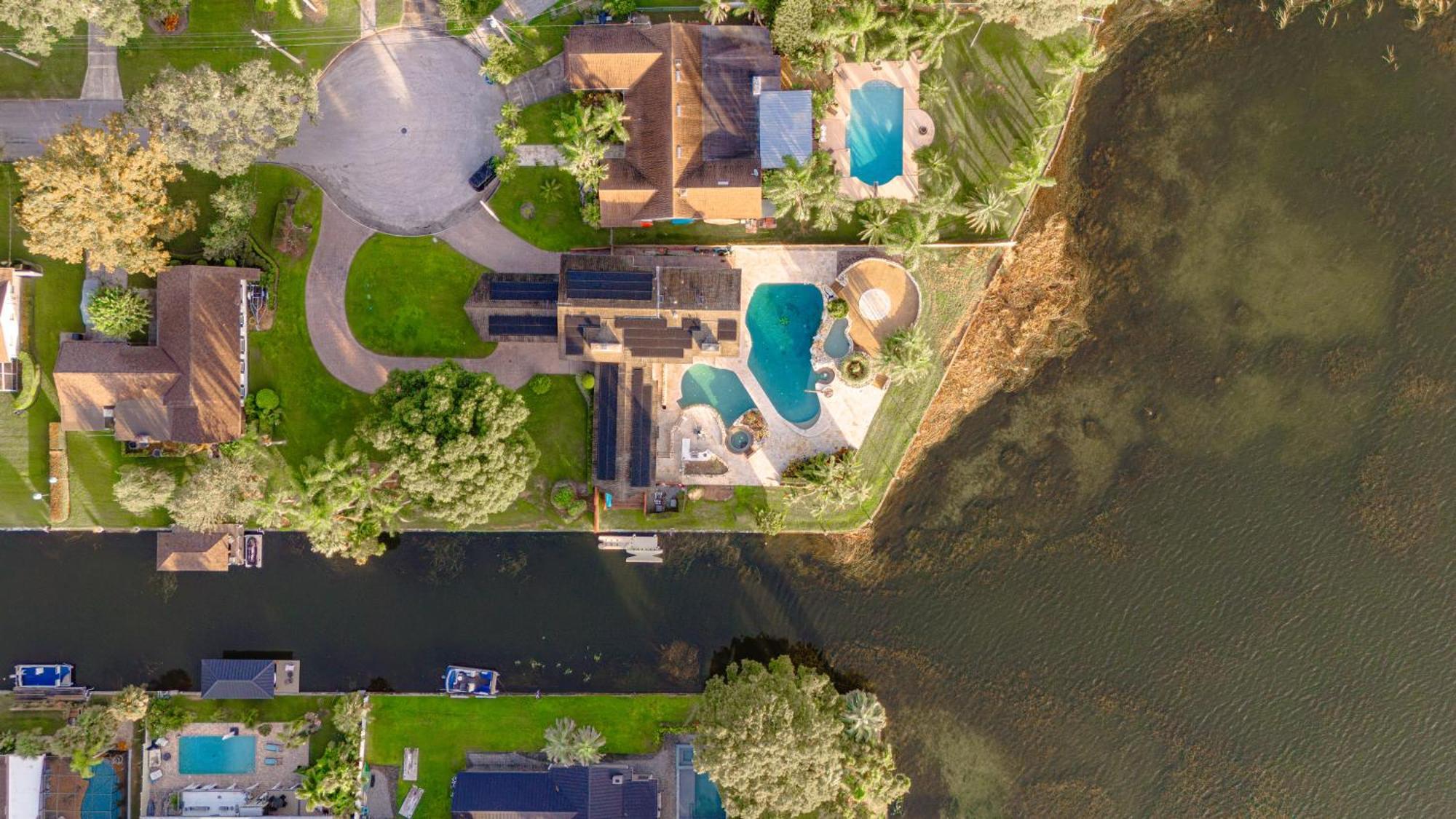 Villa Luxury Lakefront 100,000 Gal Pool - Orlando