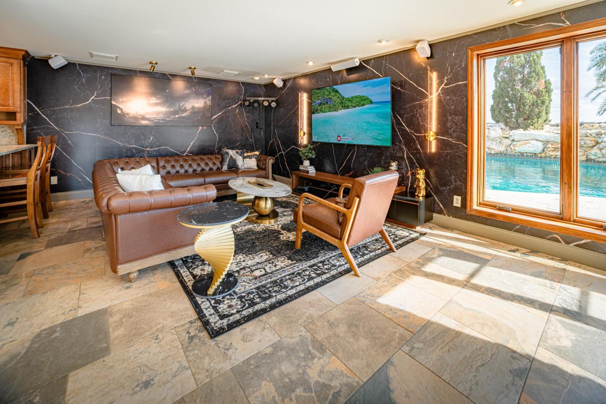 Luxury Lakefront 100,000 Gal Pool - Orlando