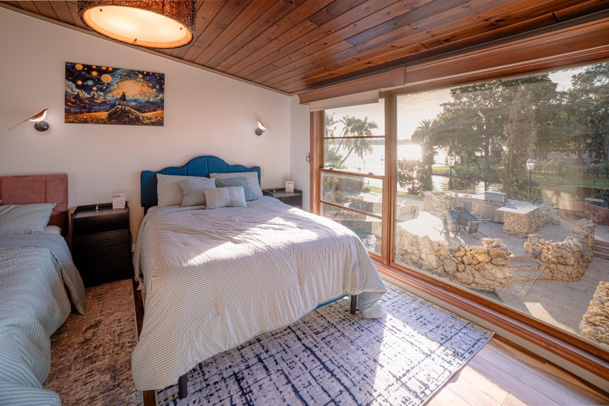 Luxury Lakefront 100,000 Gal Pool - Villa *