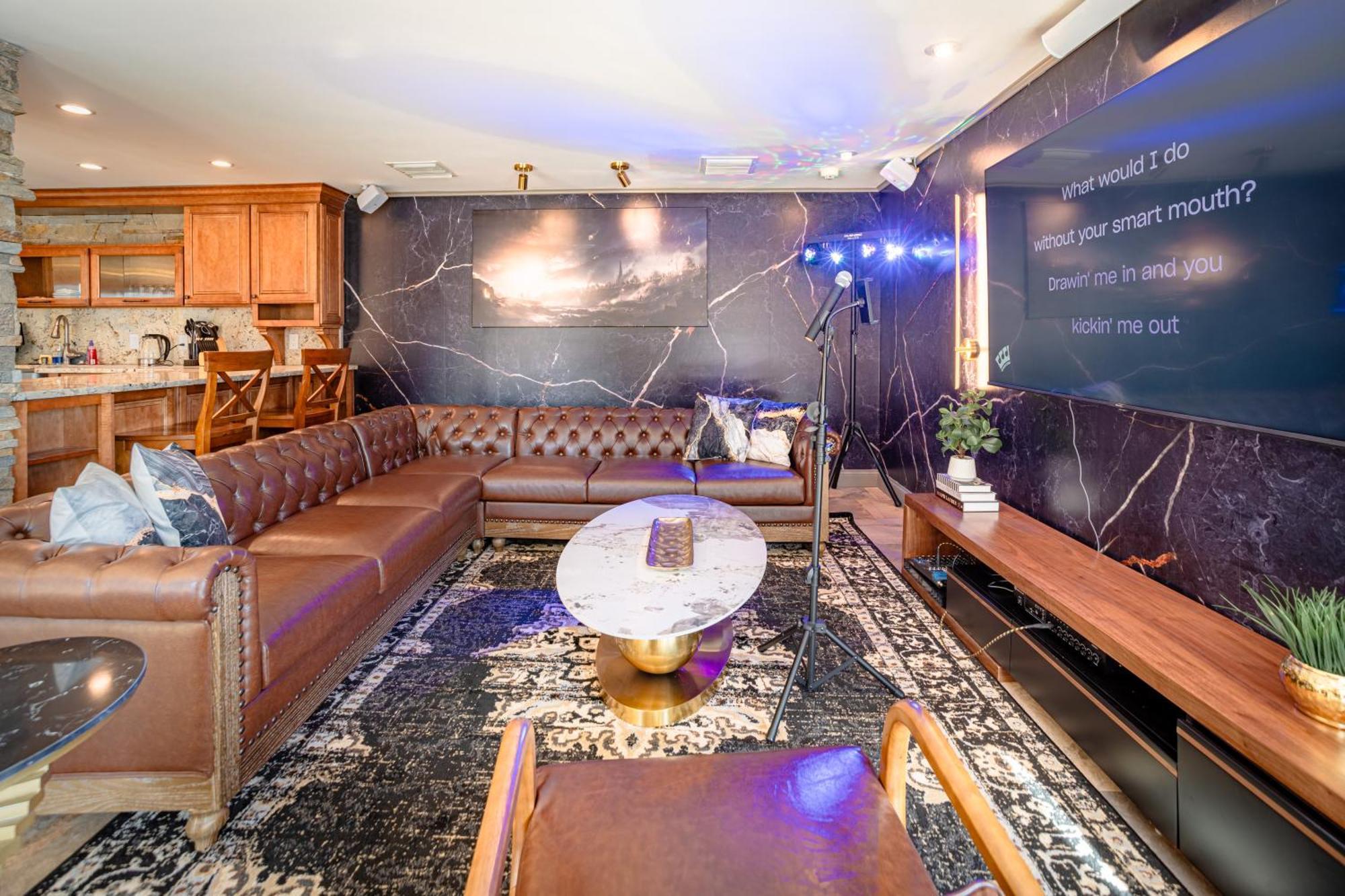 Villa Luxury Lakefront 100,000 Gal Pool - *