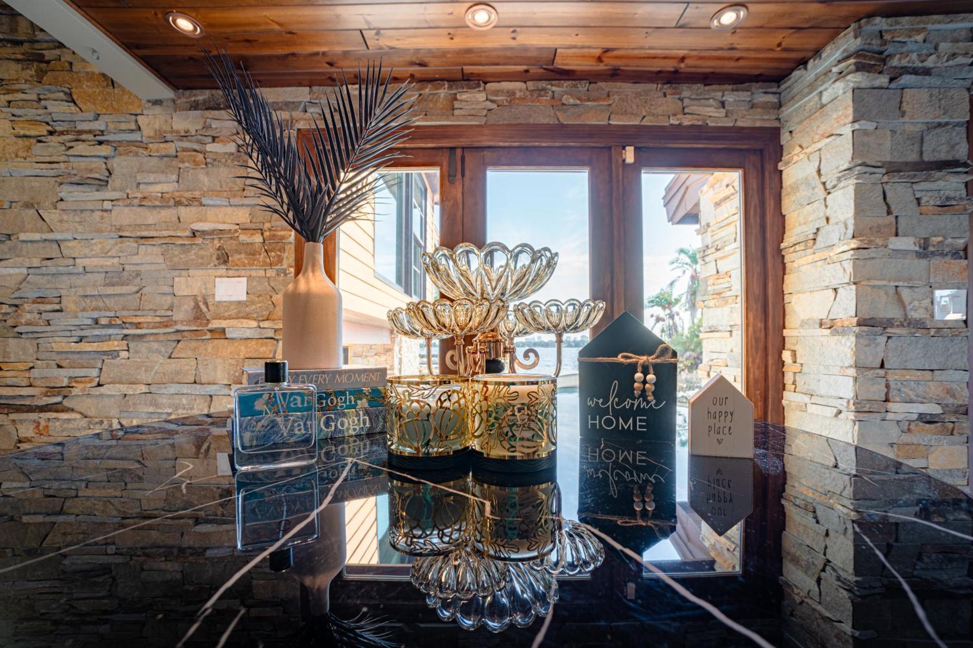 Luxury Lakefront 100,000 Gal Pool - *