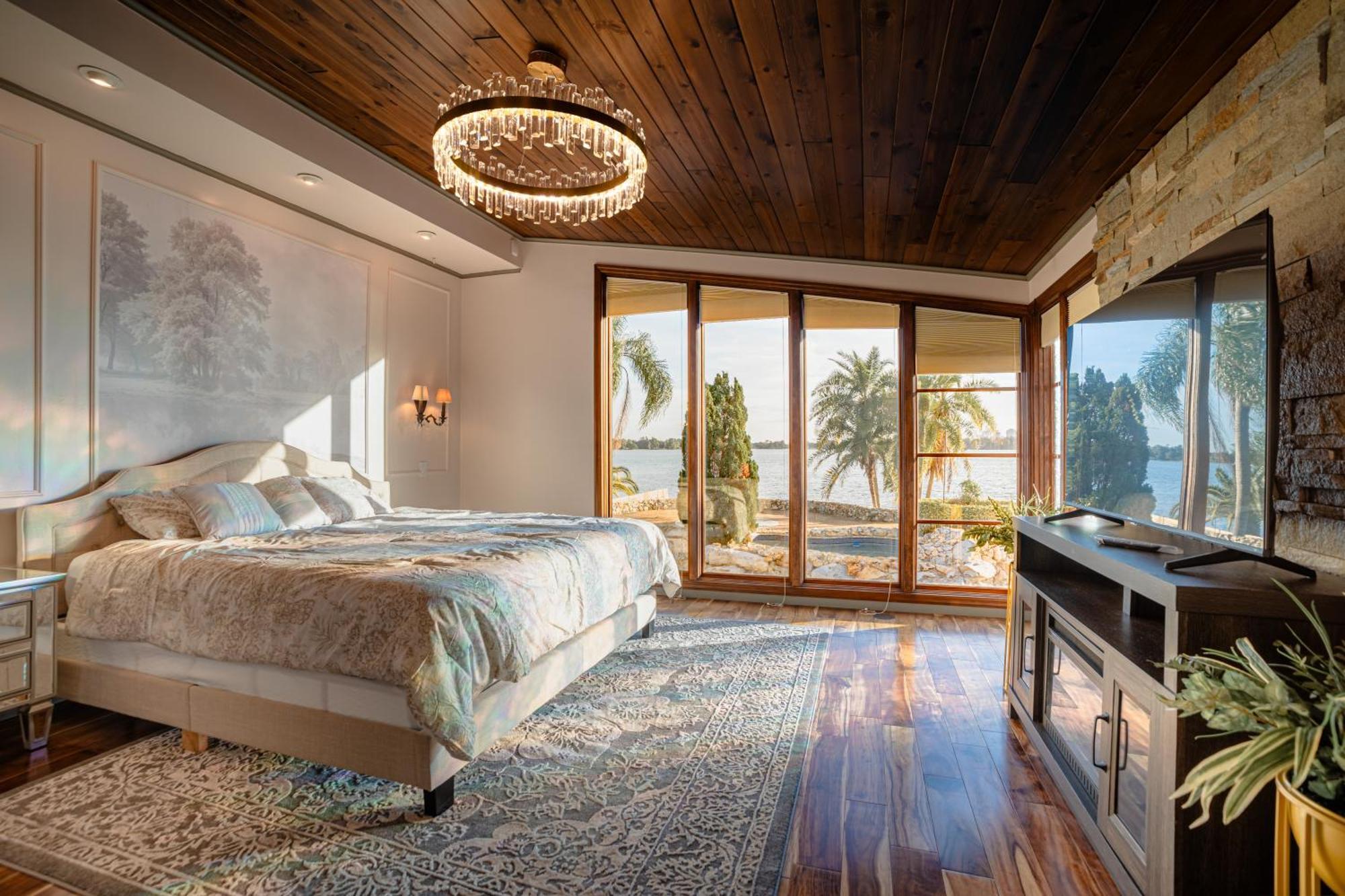 Luxury Lakefront 100,000 Gal Pool - Villa *