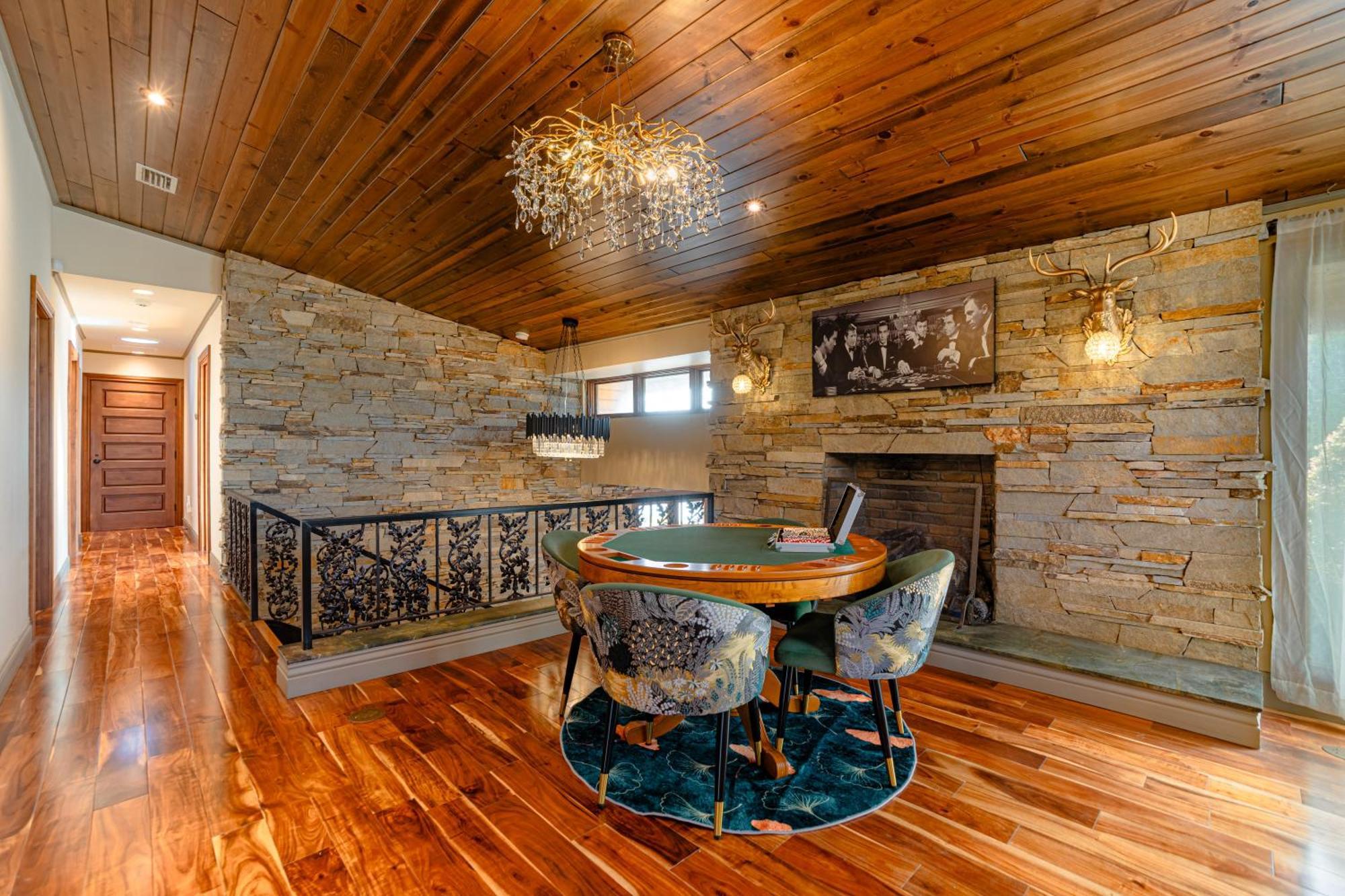 Villa Luxury Lakefront 100,000 Gal Pool - *
