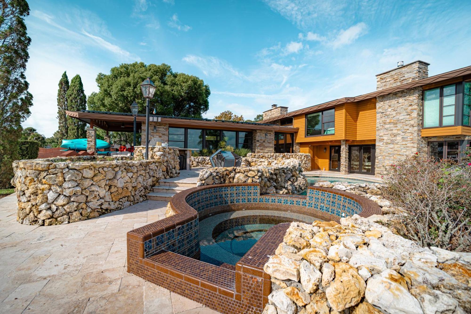 Villa Luxury Lakefront 100,000 Gal Pool - *