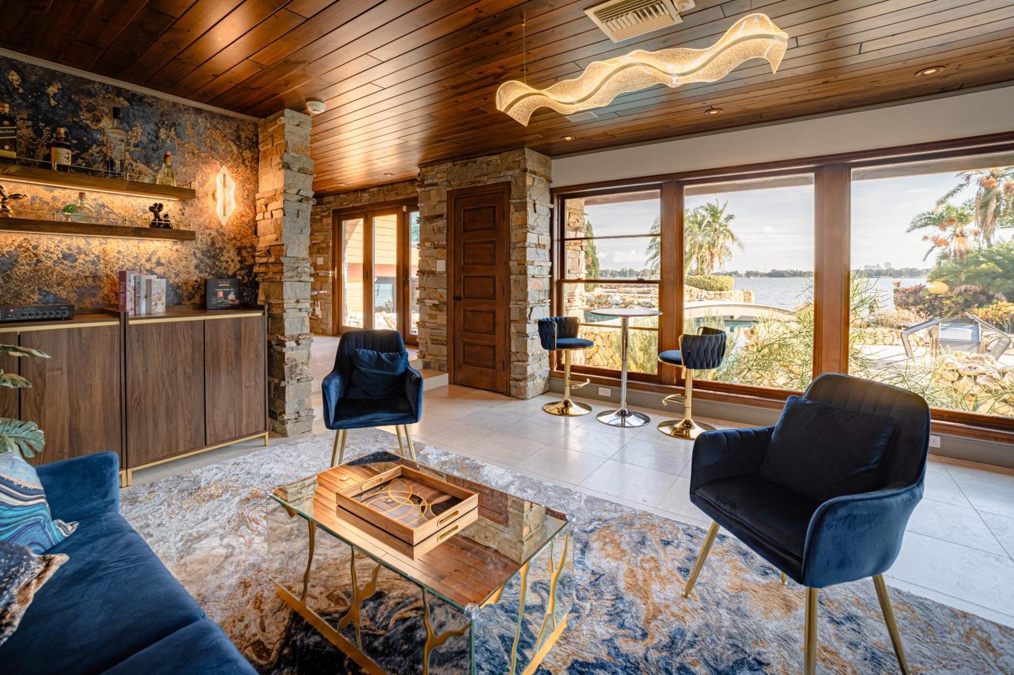 Luxury Lakefront 100,000 Gal Pool - Villa