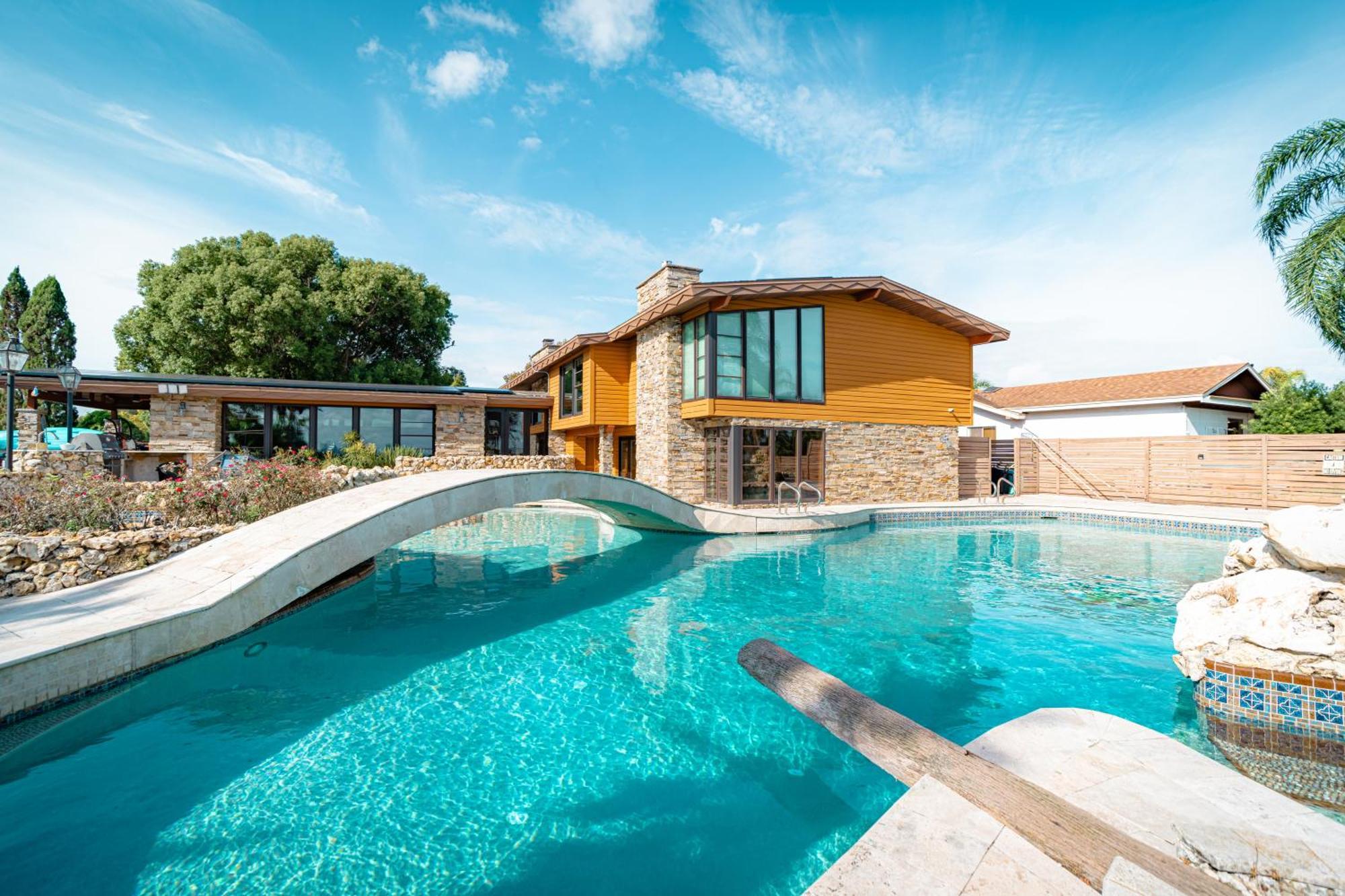 Villa Luxury Lakefront 100,000 Gal Pool - Orlando