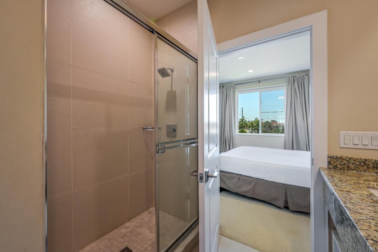 7664 - Beautiful 3 Bedroom Townhouse By