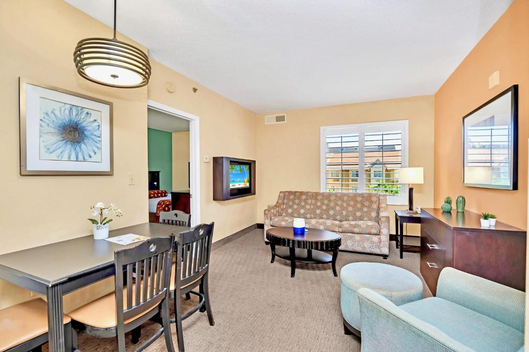 W Hot Tub Pool - Near Universal *