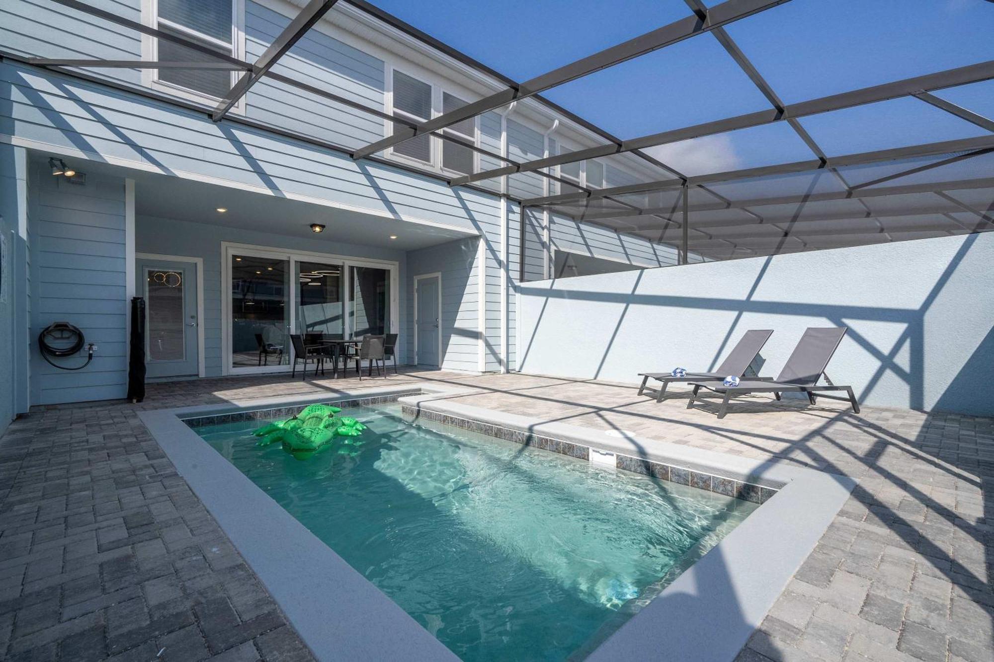 Luxury Private Pool & Themed Close To 1282 Holiday home