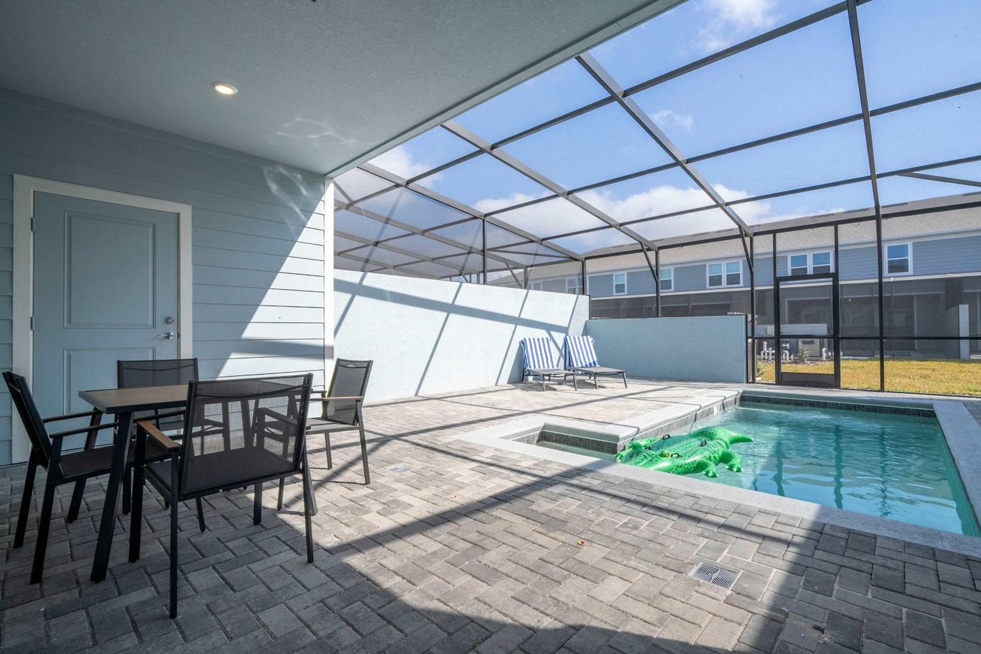 Luxury Private Pool & Themed Close To 1282 Holiday home