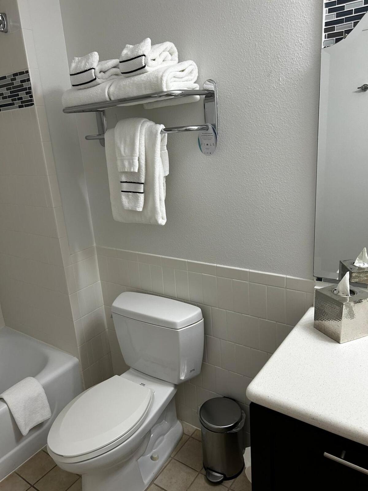Stylish 2br Near Parks Apartment