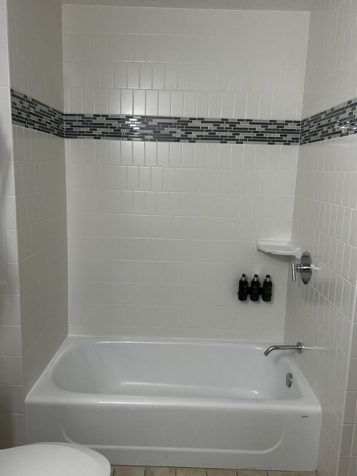Stylish 2br Near Parks Apartment *