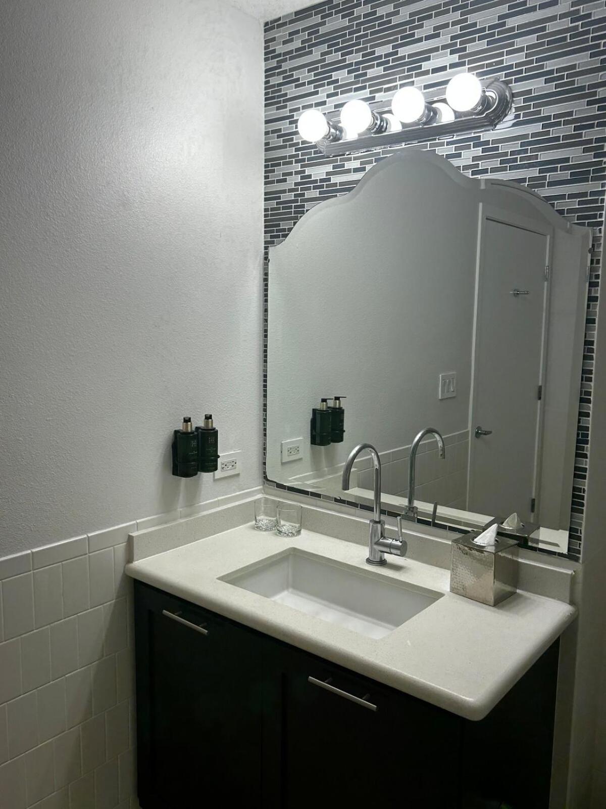 Stylish 2br Near Parks