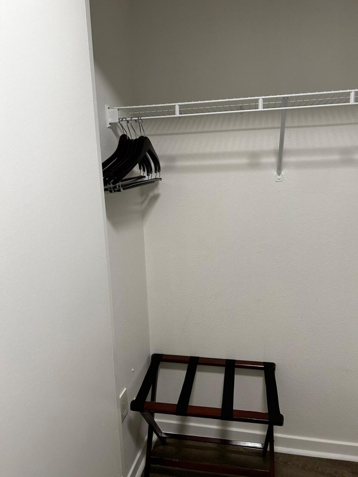 Stylish 2br Near Parks Apartment