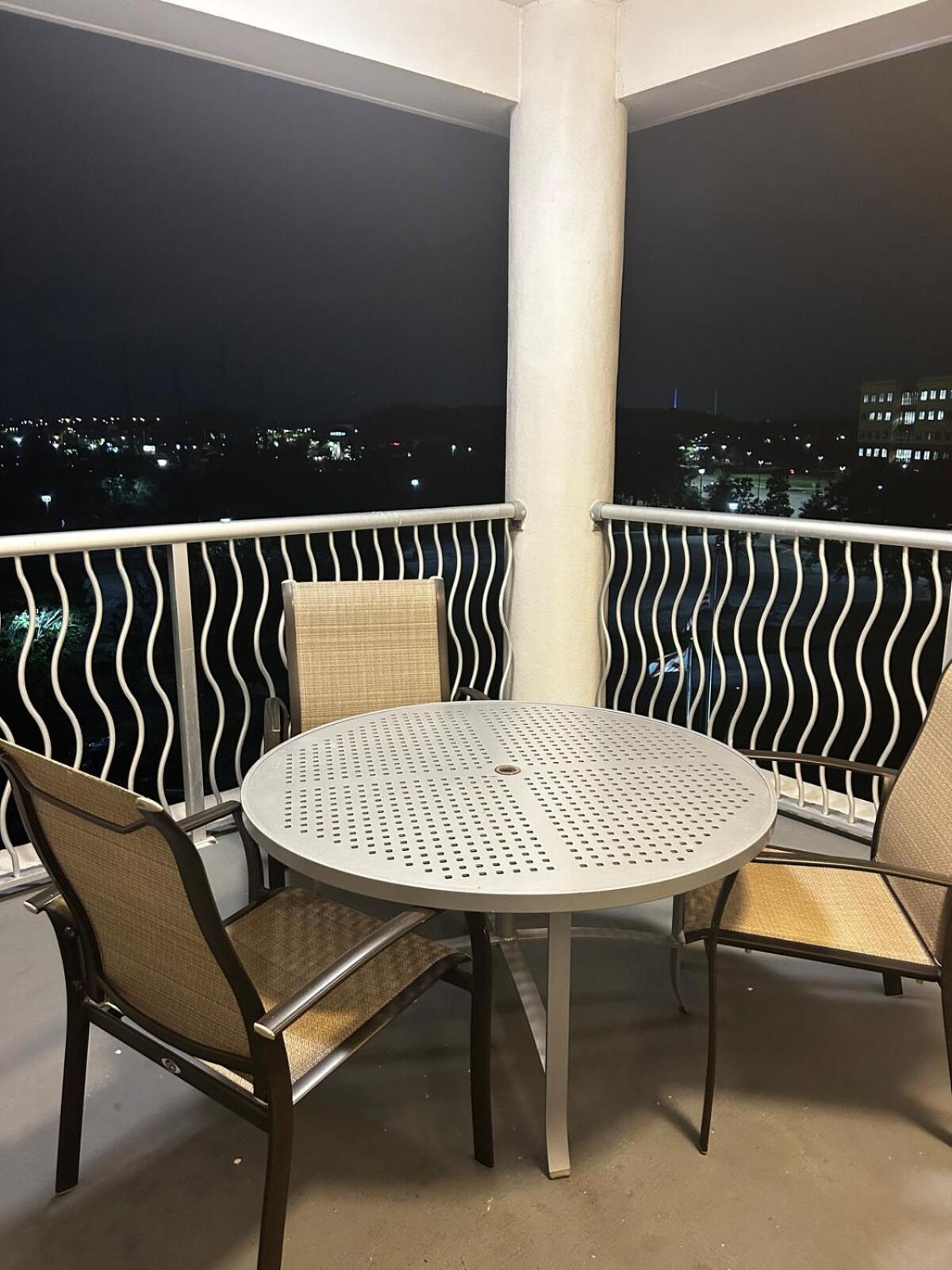 Apartment Stylish 2br Near Parks *