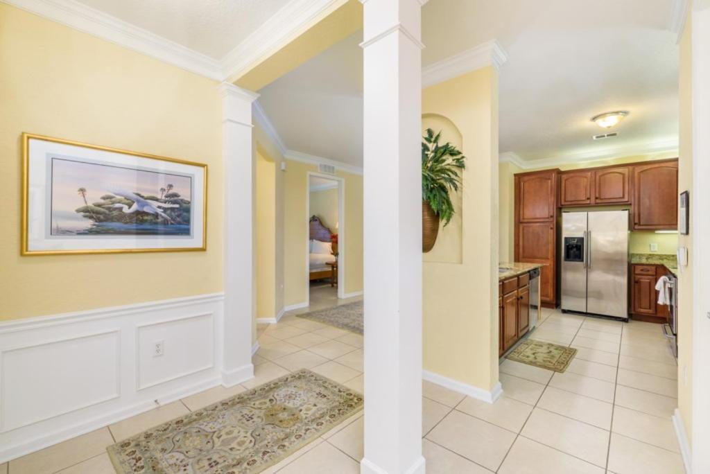 Gorgeous 3 Bed Lakeview, Vista Cay - 1010 *