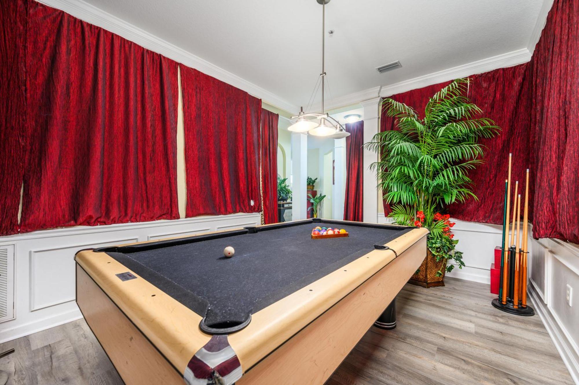 Epic Universe Large With Pool Table, Vista Cay - 2003